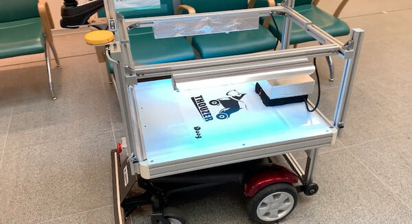 つくば市が中央図書館などの公共施設にDoog社の「UV-C紫外線照射 自動巡回ロボット」を導入 除菌作業の効果などを検証 画像