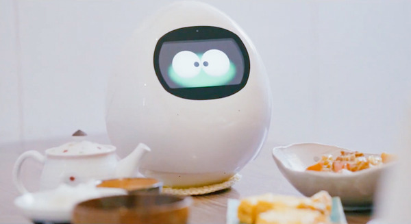 神奈川県松田町が会話ロボット「Tapia Pocket」を無償貸し出し　独居高齢者と離れて暮らす家族を繋ぐ　高齢者見守り支援 画像