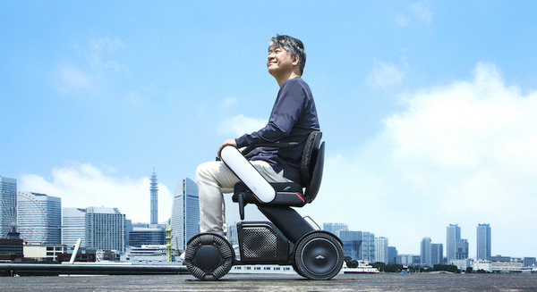 WHILLが近距離モビリティの新製品「WHILL Model C2」発表　乗り心地と操作性が向上　シニア層の外出頻度アップに貢献したい 画像
