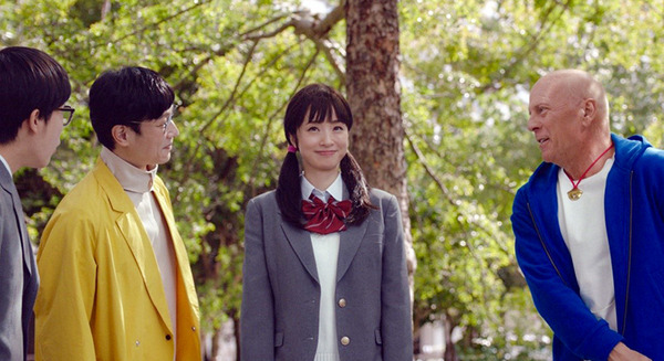 「ソフトバンクのドラえもん」実写化テレビCM最新作を公開　未来のしずかは白戸家のアヤ？制服姿＆ツインテールの上戸彩は必見 画像