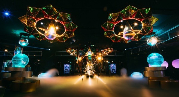 横浜ワールドポーターズに「宇宙xアクアリウム」異次元水族館！アクアリウム宇宙旅行「UNDER WATER SPACE」期間限定オープン 画像