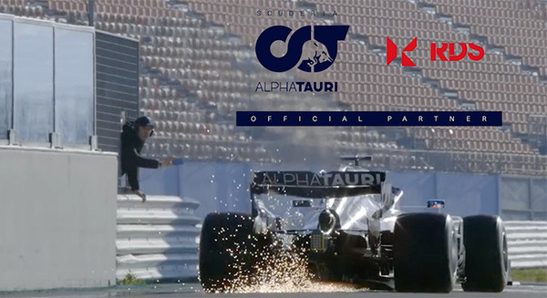 F1アルファタウリ・ホンダとRDSがコラボ動画を公開　F1マシンと車いすレーサー、最速の先にあるモビリティの未来 画像