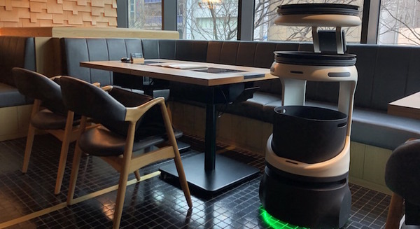 「博多もつ鍋 おおやま 都ホテル 博多」配膳と下膳に運搬ロボット「Servi」を活用 実証実験を岩田産業の協力のもと実施 画像