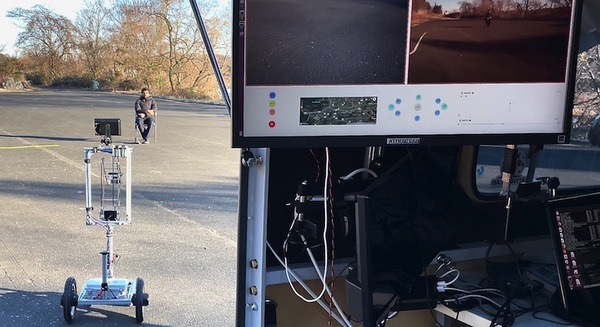 携帯電話回線を使ったアバターロボットシステム アトラックラボと銀座農園が共同開発 双方向のコミュニケーションも可能 画像