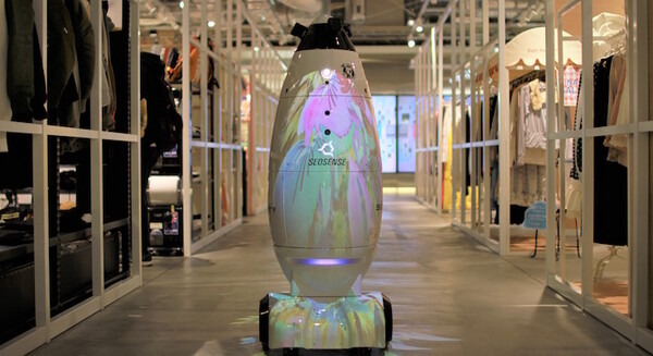 渋谷PARCOがSEQSENSE社の警備ロボット「SQ-2」を実証実験 テクノロジーを駆使して高度な警備業務を提供 画像