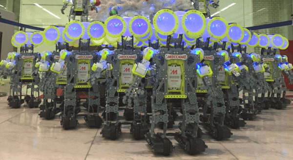 【総勢40体】大量のメカノイドがタカラトミーを会社訪問してると話題に 画像