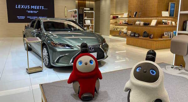 家族型ロボット「LOVOT」の「れくさすくん」と「みーつちゃん」が「LEXUS MEETS…」に登場  9月上旬まで利用者をお迎え 画像