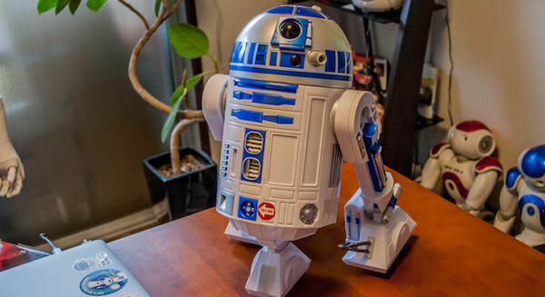 シンクウェイ・トイズ社スマートロボット、スターウォーズ「R2-D2」開封の儀 画像