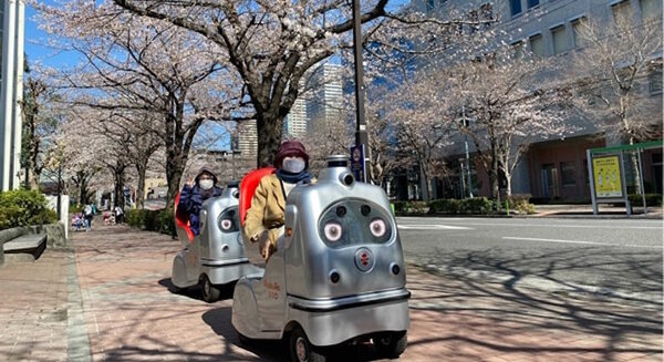 自動運転ロボット「ラクロ」でお花見ツアー、高齢者向け施設で実施　参加者や施設スタッフの声をZMPが公開 画像