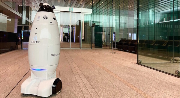 経団連が警備ロボット「SQ-2」に着目 水準を損なわずに業務を遂行できるか 本部のある経団連会館で実証実験 画像