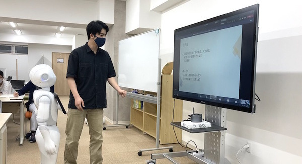 人型ロボット「Pepper」を人気店員へと育成せよ ガモールマルシェを舞台に大正大学の学生が挑戦 画像