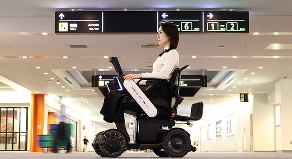 羽田空港の国内線出発ゲート全域で自動運転の低速モビリティが無料で利用できる　WHILL自動運転システム 画像