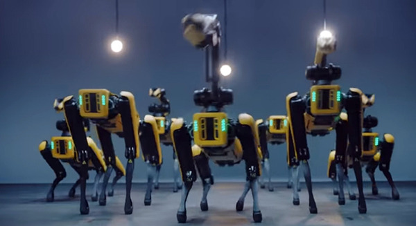 ボストンダイナミクスの「SPOT」、今度は「BTS」とコラボ動画を公開 「IONIQ」で華麗なダンスも披露 画像