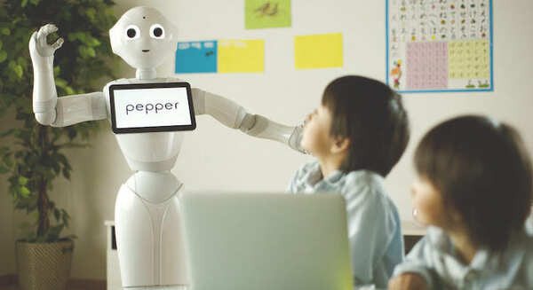 おうちでPepperと一緒にロボットプログラミング学習 家庭向けモデルで「Robo Blocks」ツールが利用可能に 画像