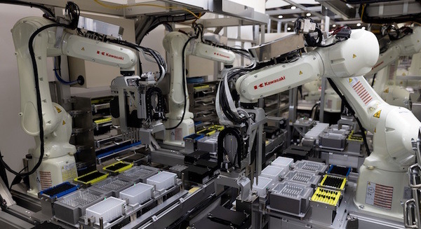 近畿大学と川崎重工がロボットで自動PCR検査　関西国際空港で最短3時間で陰性証明を発行 画像