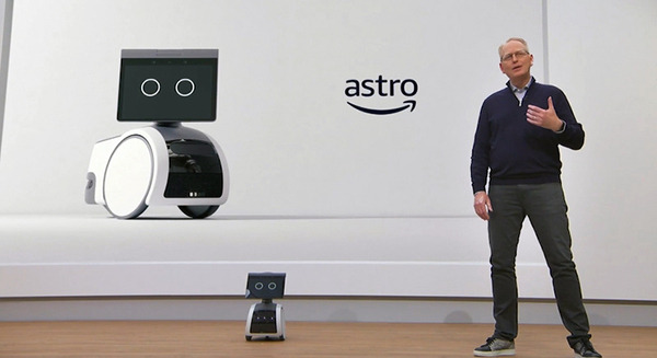 【速報】Amazonがホームロボット「Astro」を発表!SLAMと車輪機構、ペリスコープカメラ搭載、Alexa対応、警備や見守り機能も 画像