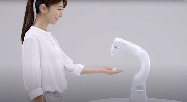 デンソーウェーブが人協働ロボット「COBOTTA PRO」を発表 中型タイプで高速/高精度を実現、人がいないときは動作速度を最大化 画像