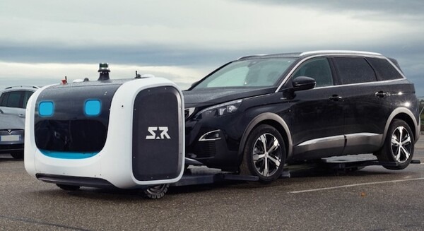 自動車を持ち上げて自動で運ぶバレーパーキングロボット、国内でも初登場　三菱重工がStanley Roboticsと協働 画像