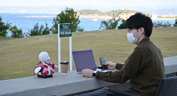 沖縄でOriHimeの活用が拡大へ ドコモ展示ブースでの説明担当やワーケーション活動に貢献「OriHime沖縄キャンペーン」を実施 画像