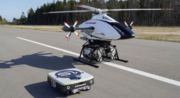 無人ドローンと自動搬送ロボットが連携して荷物を無人搬送　川崎重工が実験に成功 画像