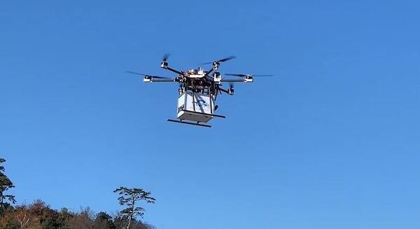 「空飛ぶクルマ」のナビゲーションシステム「AirNavi」の実証実験 ドローンが自動で安全に目的地まで到着 三重県鳥羽市で実施 画像