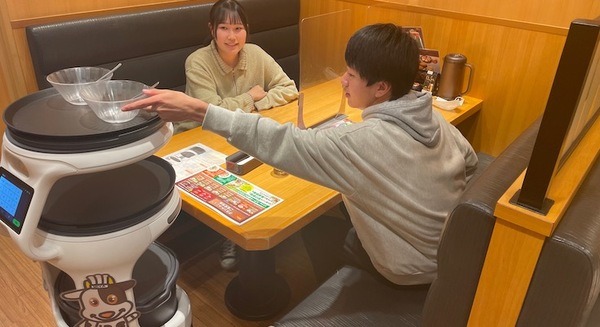 牛角・北海道・土間土間・ステーキ宮など100店舗で「Servi」(サービィ)追加導入 ステーキ宮は全店で導入完了見込み 画像