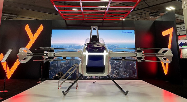 SkyDriveがCESで「空飛ぶクルマ」のフルスケール機を海外初展示　来場者の反応は?　2025年に大阪でエアタクシー事業開始めざす 画像