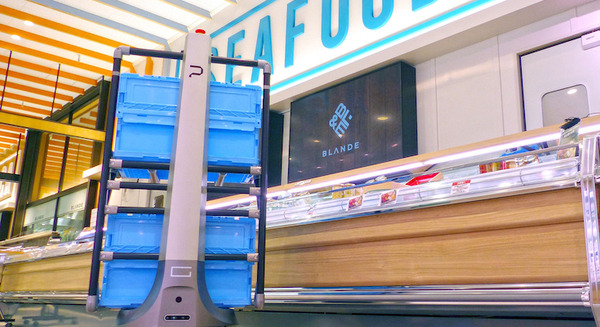 「BLΛNDE 研究学園店」に自律型協働ロボット『PEER』導入　食品宅配サービスの商品ピックアップ業務を支援 画像