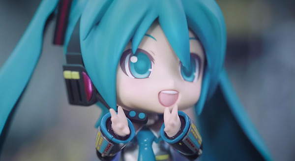 卓上に小さな天使が舞い降りる。iDoll×ねんどろいど「初音ミク」欲しすぎワロタwww 画像