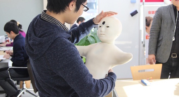 【抱っこするとまるで赤ちゃん】遠隔操作型ロボット「テレノイド」を実機レビュー 画像