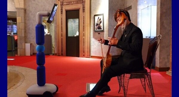 「ムジークフェストなら2022」で遠隔ロボットライブ「アバターミュージック」に「newme」でセーンジャー氏と交流 6月5日 画像