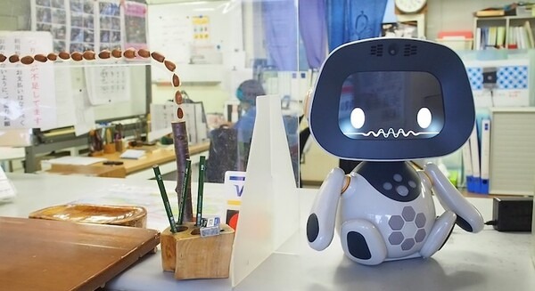 大島小松川公園でコミュニケーションロボット「unibo」を活用 情報発信や案内補助機器としての効果を検証 画像