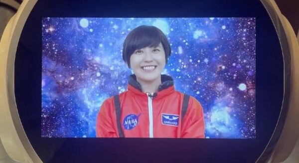 AI案内ロボットCruzrとYouTuberのコラボ!東京ドームシティの「TeNQ」で宇宙タレントのミュージアムガイド開始 画像