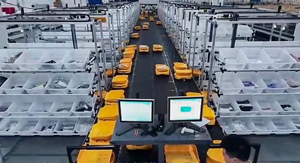 従来比57%の省スペース化と生産性向上を実現　AGV型と立体型のロボットソーターの組合せシステム「t-Sort 3D」を澁澤倉庫が導入 画像