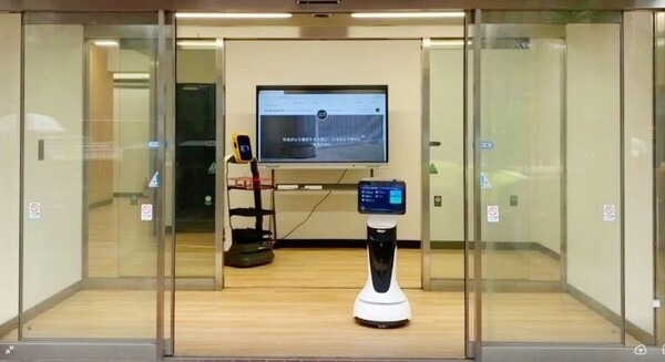 ロボットバンク　音声で行きたいところに誘導してくれるAI搭載受付案内ロボット「RAKU-Robot Mini」発売開始 画像