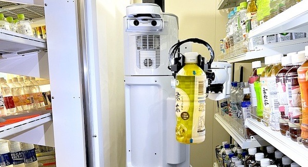 飲料補充AIロボット「ファミリーマート相鉄さがみ野駅店」に導入 店舗作業分析システムも導入し、店舗の省力化・効率化へ 画像