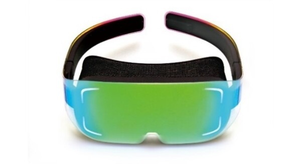 約175gの超軽量ボディと高精細映像を実現！シャープがスマートフォン接続型VR用ヘッドマウントディスプレイのプロトタイプを開発 画像
