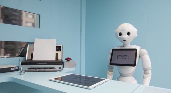 【神崎洋治のロボットの衝撃 vol.14】経営者が「Pepperだらけの携帯ショップ」を無視してはいけない理由 画像