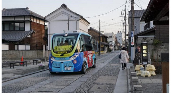 「自動運転バスに乗ろう＠足利市」で歩行者と車両の共存空間に「ICT LED電光掲示板」を設置　安全性向上のため 画像