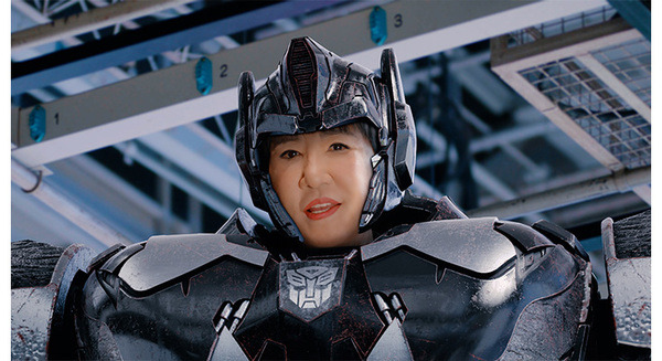和田アキ子が「トランスフォーマー／ビースト覚醒」玩具シリーズの公式アンバサダー就任　CMで巨大ロボットに変身 画像