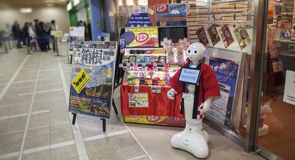 【神崎洋治のロボットの衝撃 vol.15】京浜急行や小田急電鉄がPepperを活用　観光や介護の課題にロボットで挑むフューブライト 画像