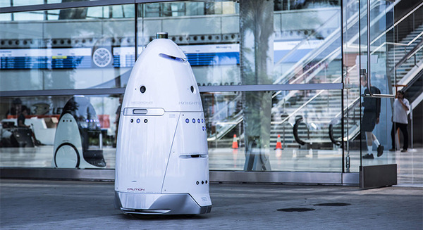 完全自律型セキュリティロボットをナイトスコープがモールや公園などの公共スペースに実践配備　Vicorの電源モジュールを採用 画像