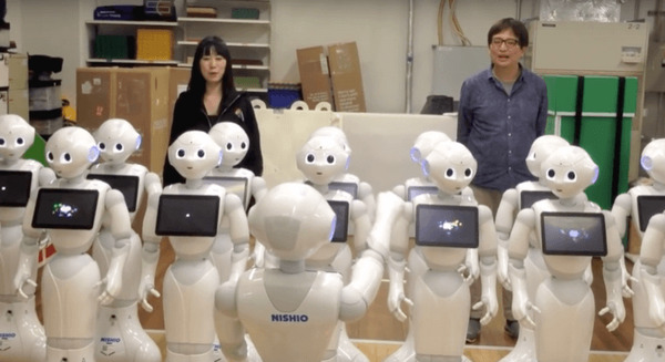 【海外の反応】「Pepper合唱団」を見た外国人の反応が重すぎる…w 画像