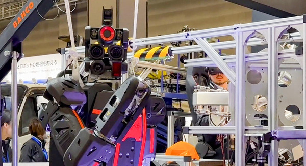 人機一体がヒューマノイド「零一式カレイド」のデモを公開 川崎重工のカレイドをベースに力制御技術を搭載した遠隔操作ロボット 画像