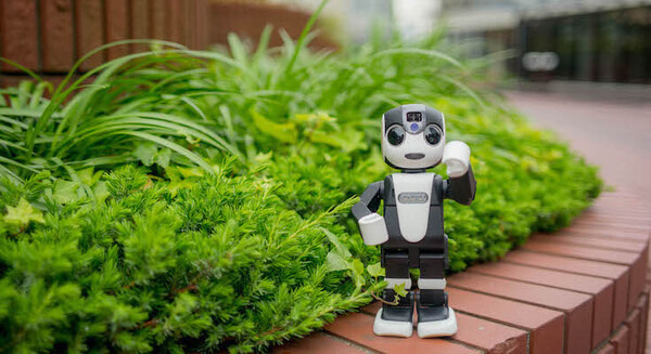 シャープ「RoBoHoN」（ロボホン）と散歩してきたよ！ 画像