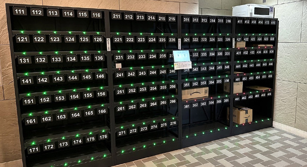 【日本初】宅配便の再配達ゼロ化へ　変形式AI宅配ボックス「スマロビ」 販売機能を併設、導入・運用コスト8割減、配達業者の生産性は8倍に 画像