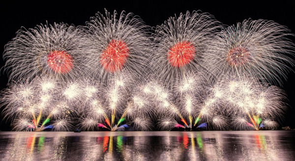松江の花火大会と500機のドローンショーに68万人が来場　松江水郷祭湖上花火大会　チケット販売率や寄付金額も公開 画像