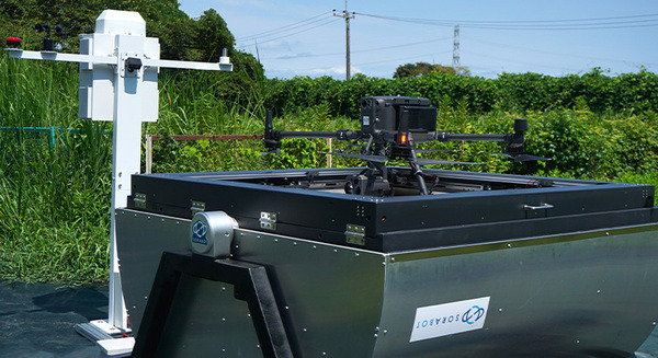DJI製ドローンの自動充電と遠隔操縦に対応「産業用ドローンポート」をSORABOTが提供開始 広域での無人運用が可能に 画像
