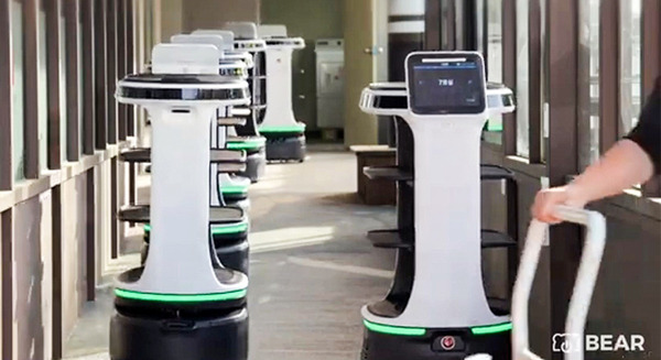U-NEXTが配膳ロボット「Servi Plus」を日本国内ゴルフ場で独占販売へ　ホテルや温浴施設への展開も視野に 画像