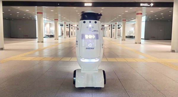 札幌駅前通地下歩行空間「チ・カ・ホ」で警備ロボットの実証実験　有人警備の代替効果や付加価値を具体的に検証 画像